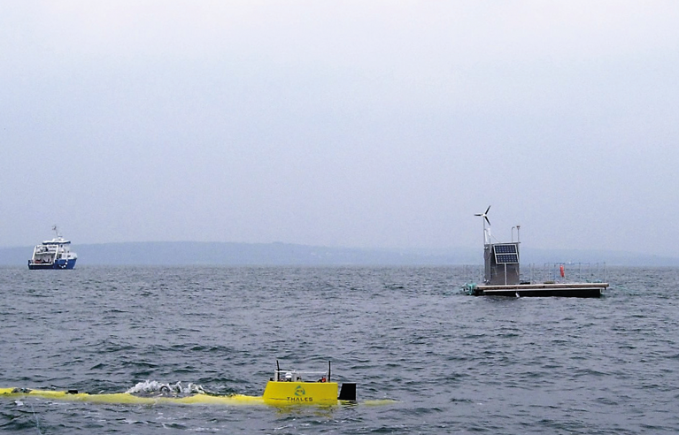© Thales / ECA Robotics, AUV remote monitoring from the shore via the instrumented pontoon (radio link and underwater acoustic communication), Sea Test Base, Lanvéoc